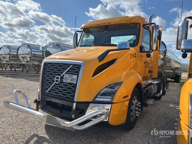 2021 Volvo VNL 6x2 T/A Day Cab Truck Tractor