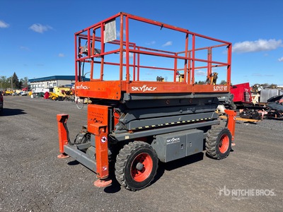 2005 Skyjack SJ7127 4x4 Dual Fuel Piattaforma aerea verticale