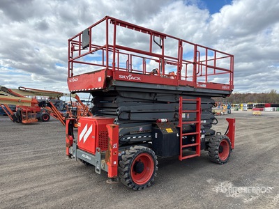 2021 Skyjack SJ9253 RT 4x4 Dual Fuel Piattaforma aerea verticale