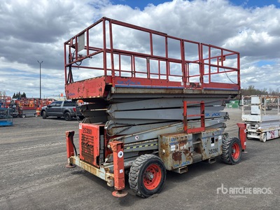 2011 Skyjack SJ9250RT 4x4 Dual Fuel Piattaforma aerea verticale