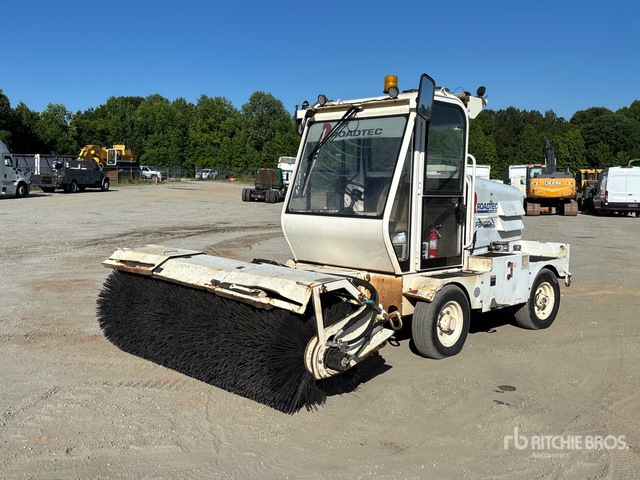 2018 Roadtec FB-100E Self-Propelled Broom