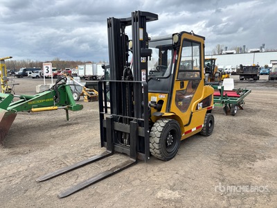 2010 Cat 2P6000 5400 lb Forklift
