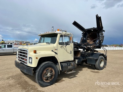 1985 International 4x2 Tree Spade Truck