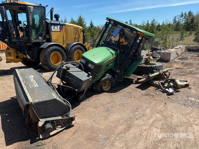 2011 John Deere 5065M 4WD Trattore da giardinaggio