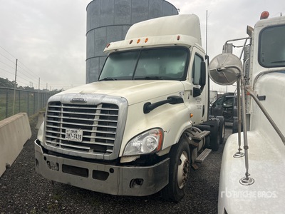 2013 Freightliner Cascadia 125 6x4 T/A Day Cab Truck Tractor
