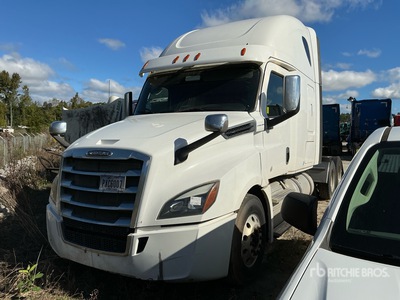 2018 Freightliner Cascadia 126 6x4 Ciągnik siodłowy T/A z kabiną sypialną (Inoperable)