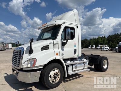 2012 Freightliner Cascadia 113 4x2 S/A Day Cab Truck Tractor