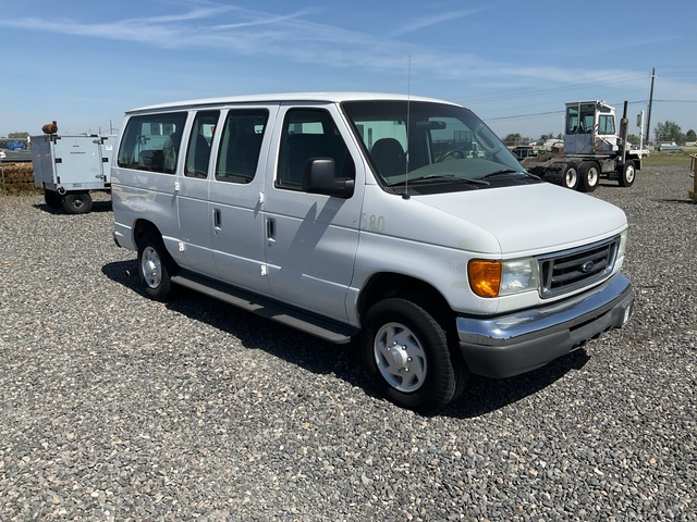 2004 Ford Econoline E-350 Super Duty Wagon Passenger Van