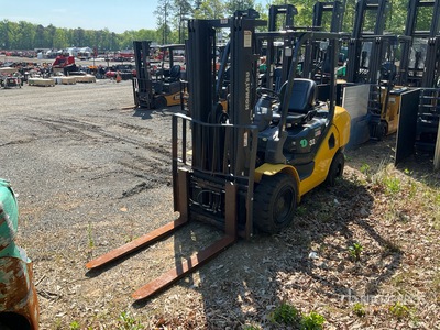 2021 Komatsu FG32HT-16 5700 lb Carretilla Elevadora