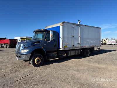 2007 International 4400 4x2 Van Truck