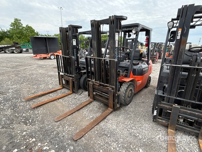 2000 Toyota 7FUG25 3950 lb Pneumatic Tire رافعة شوكية