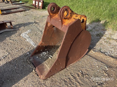 30 in Cleanup Excavator Bucket