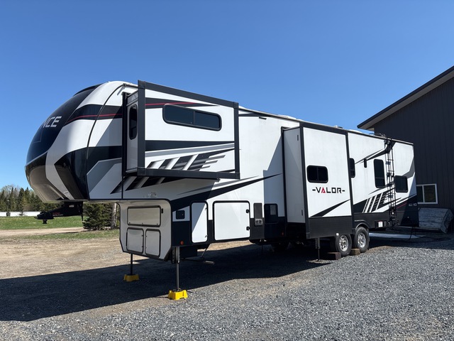 2023 Alliance Valor 37V13 39 ft 11 in Travel Trailer