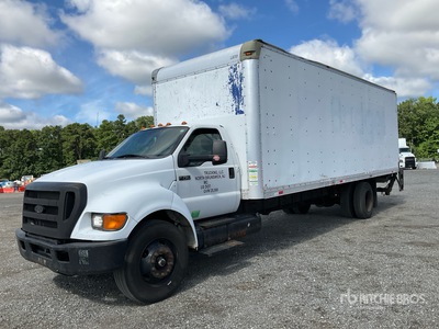 2013 Ford F-750 4x2 Van Truck