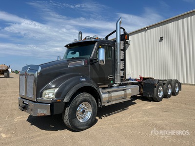 2019 Kenworth T880 8x6 Logging Tri/A Day Cab Truck Tractor