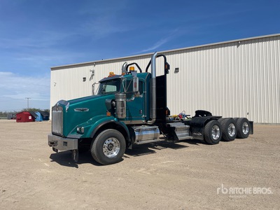 2017 Kenworth T800 8x6 Logging Tri/A Day Cab Truck Tractor