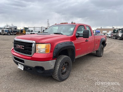 2013 GMC Sierra 3500 4x4 Extended Cab Pickup