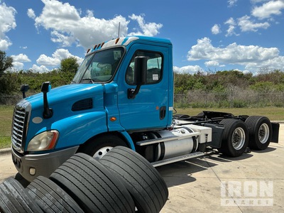 2016 Freightliner Cascadia  113 6x4 T/A Day Cab Truck Tractor