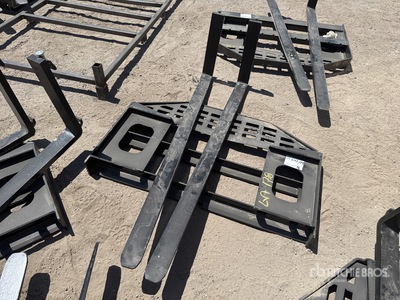 2026 GIYI GY-DHC 60 in Skid Steer Forks - Fits GIYI DHC (Unused)