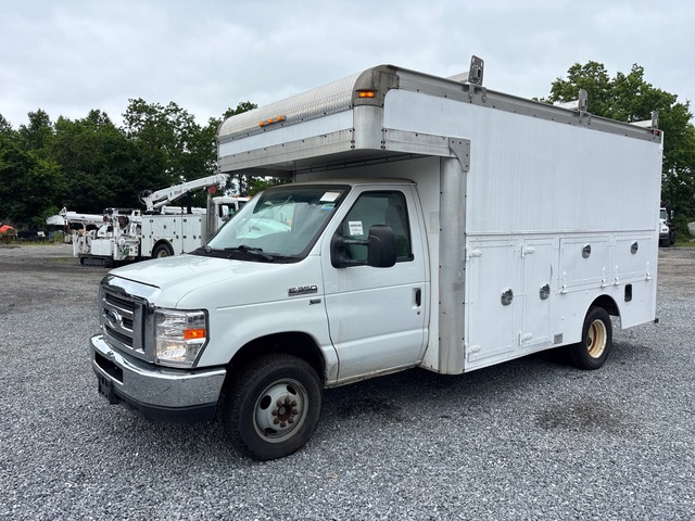 2016 Ford E-350 Utility Truck