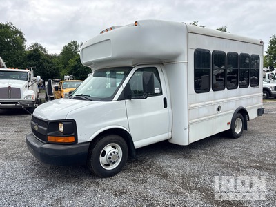 2011 Chevrolet Express 4x2 14-Seat Crew Carrier Autobus