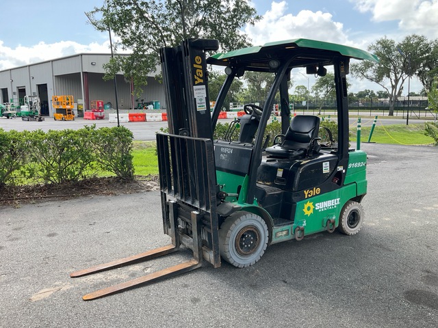 2016 Yale GTP050LXNDAE087 4750 lb Pneumatic Tire Forklift