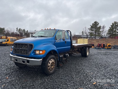 2000 Ford F-650 4x2 Extended Cab Camion à ridelles