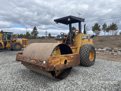 1995 Cat CS563C Smooth Drum Compactor