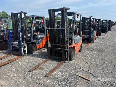 2004 Toyota 7FGCU25 4500 lb Pneumatic Tire Forklift