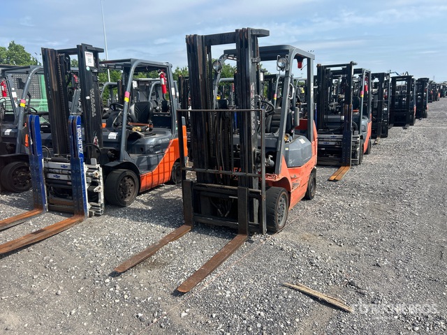 2004 Toyota 7FGCU25 4500 lb Cushion Tire Forklift