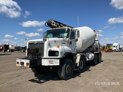 2007 International PayStar 5600i 8x4 Twin-Steer Camion mélangeur
