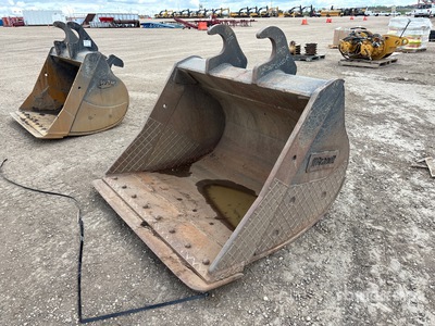 Brandt 66 in Q/C Cleanup Godet de pelleteuse - Fits John Deere 250 Series