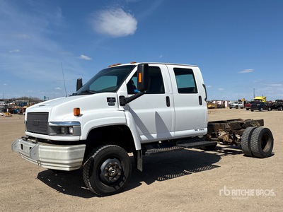 2008 Chevrolet 5500 4x4 を見 Cab and Chassis