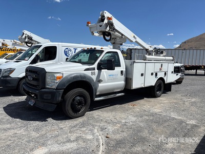 Altec AT235P 35 ft on 2014 Ford F-550 XL 4x2 Bucket Truck (Inoperable)
