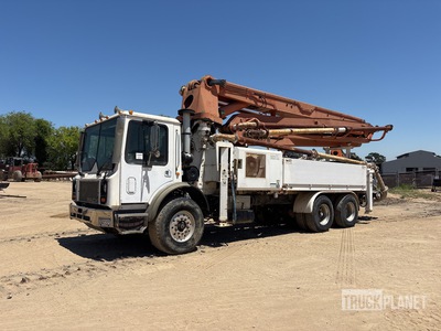 2000 on Mack MR688 6x4 Concrete Pump Truck