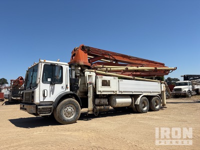 2000 on Mack MR688 6x4 Concrete Pump Truck