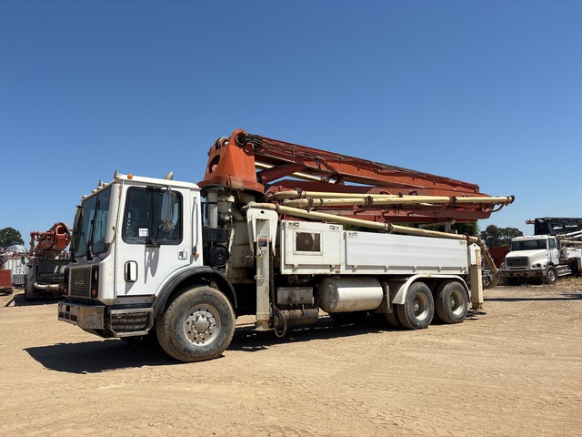 Mack MR688 6x4 Concrete Pump Truck