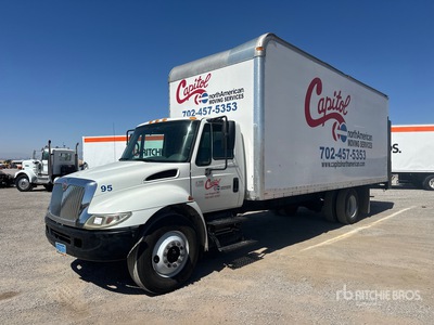 2006 International 4300 4300 4x2 Moving Van Truck