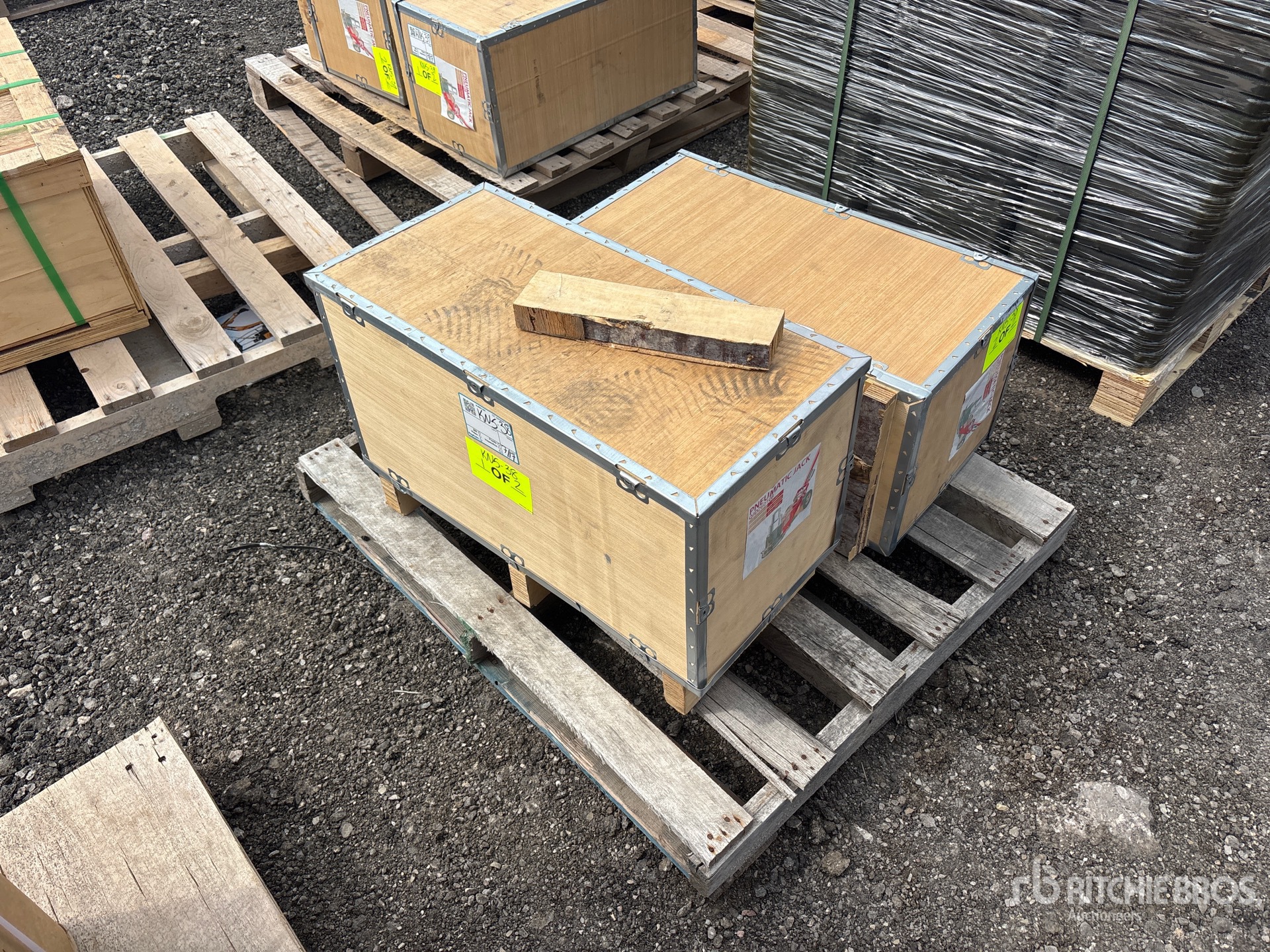Quantity of (2) 2026 STARVOX JB80T 80 ton Pneumatic/Hydraulic Floor Jack (Unused)