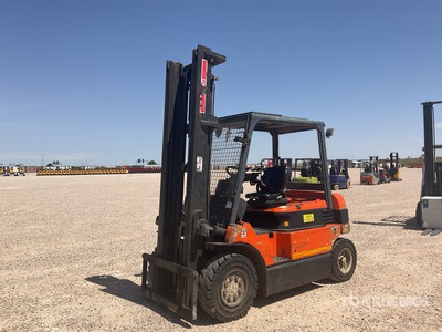2010 Toyota 7FBMF40 Electric Forklift (Inoperable)