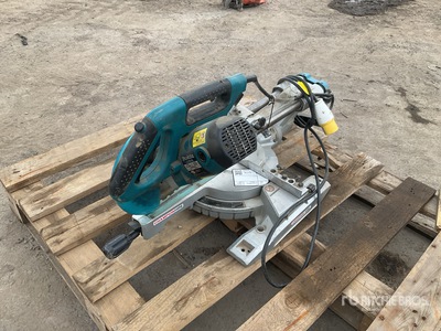 2013 Makita Compound Mitre saw saw