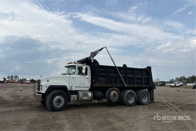 2001 Mack RD688S 8x4 Tri/A Dump Truck
