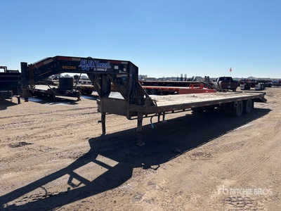 2016 Diamond C 32 ft T/A Gooseneck Equipment Trailer