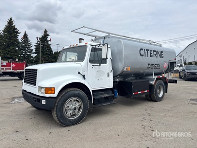 1992 International 4000 11800 L 4x2 Fuel Truck