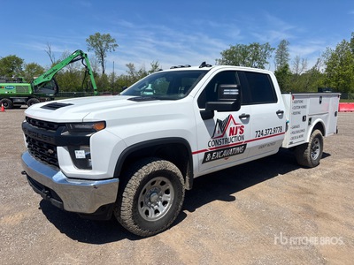 2023 Chevrolet Silverado 3500HD 4x4 Crew Cab Utility Truck