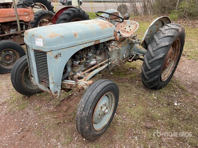 Ferguson 2085 2WD Antique Tractor (Inoperable)