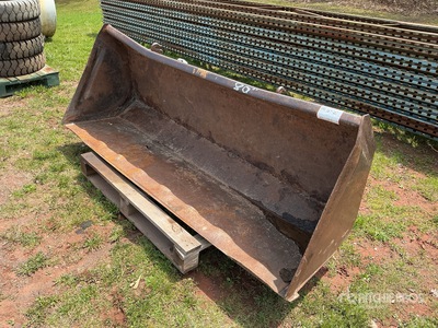 82.5 in Q/C Ag Tractor Bucket
