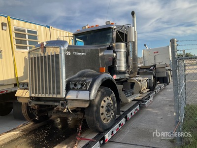Kenworth 600B Sleeper Truck Tractor