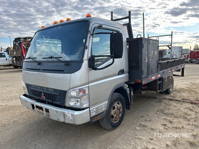 2004 Mitsubishi FE84D 4x2 Platte vrachtwagen (Inoperable)