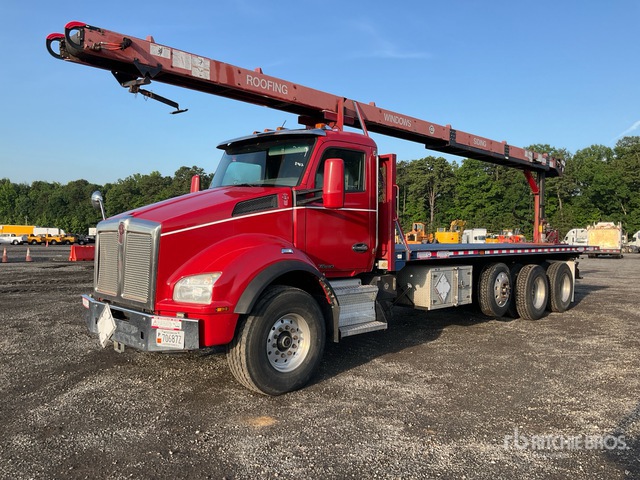 2015 Kenworth T880 8x4 Flatbed Truck with Conveyor